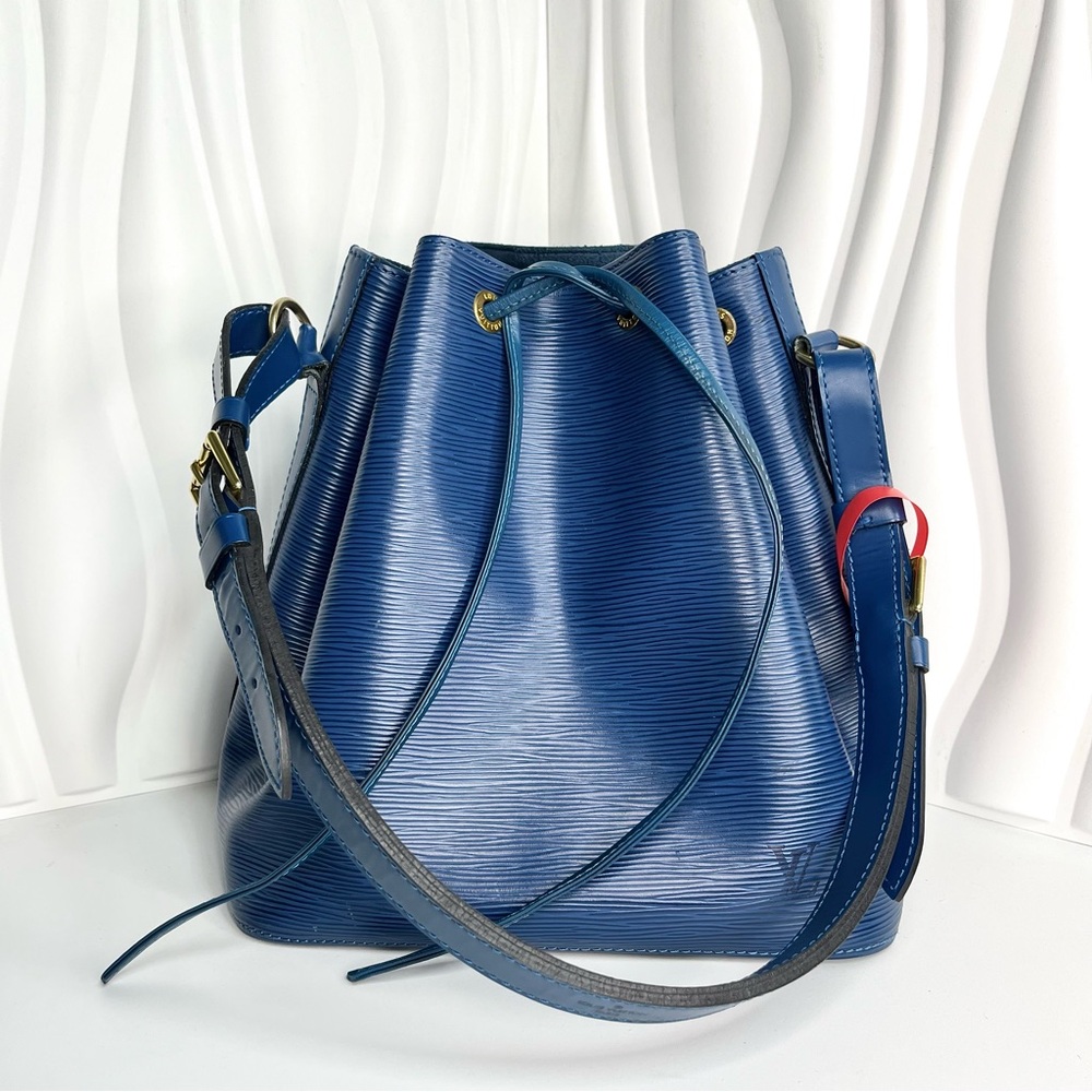 LOUIS VUITTON Epi Petit Noe M44105 Shoulder Bag